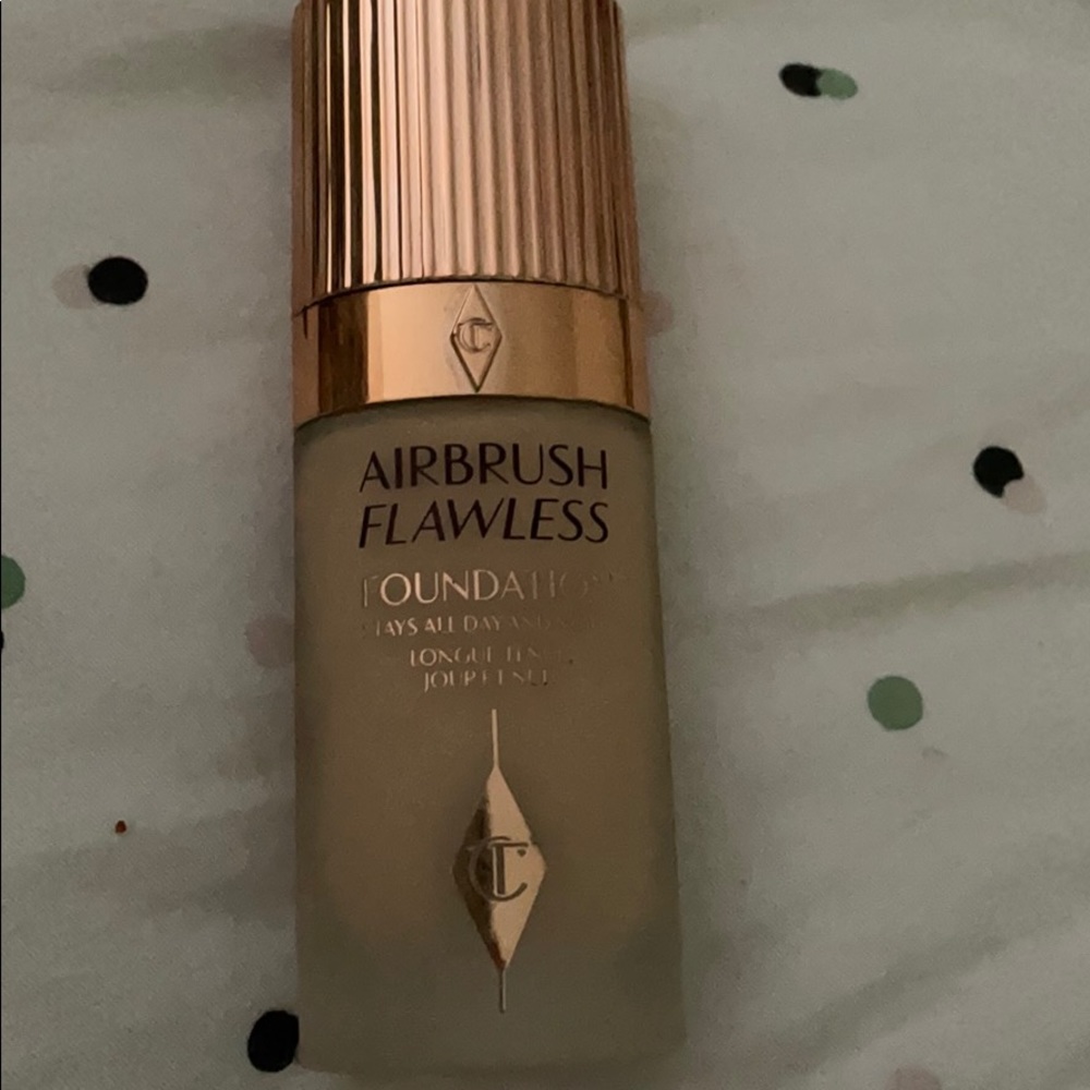 Charlotte tilbury airbrush flawless foundation